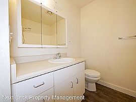 Charming 3 Bedroom Home in Seattle, WA (Photo 7 of 8)