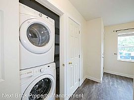 Charming 3 Bedroom Home in Seattle, WA (Photo 8 of 8)