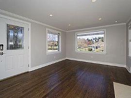 Charming 3 Bedroom Home in Seattle, WA (Photo 3 of 11)