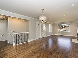 Charming 3 Bedroom Home in Seattle, WA (Photo 5 of 11)