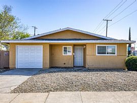 Lovely Fully Updated Colonial Village Duplex in Sacramento, CA