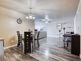 Lovely Fully Updated Colonial Village Duplex in Sacramento, CA (Photo 3 of 10)