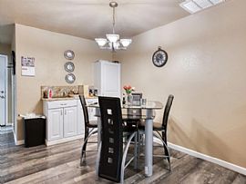 Lovely Fully Updated Colonial Village Duplex in Sacramento, CA (Photo 4 of 10)