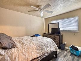 Lovely Fully Updated Colonial Village Duplex in Sacramento, CA (Photo 7 of 10)