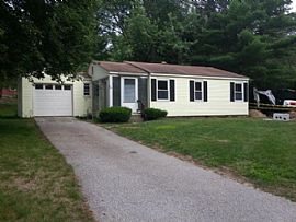 38 Chestnut Hill Rd, Chepachet, Ri 02814 in Chepachet, RI