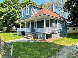 52 Maplewood Ave, Warwick, Ri 02889 in Warwick, RI