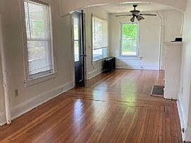 52 Maplewood Ave, Warwick, Ri 02889 in Warwick, RI (Photo 2 of 10)