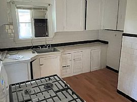 52 Maplewood Ave, Warwick, Ri 02889 in Warwick, RI (Photo 4 of 10)