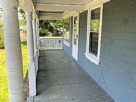 52 Maplewood Ave, Warwick, Ri 02889 in Warwick, RI (Photo 9 of 10)