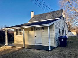 254 Metacom Ave, Warren, Ri 02885 in Warren, RI