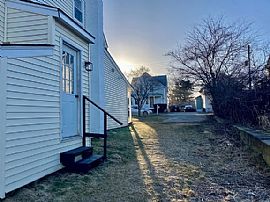 254 Metacom Ave, Warren, Ri 02885 in Warren, RI (Photo 9 of 10)