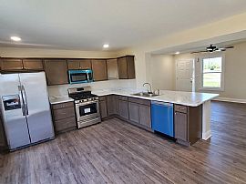 Charming Townhouse For You and Your Family  in Nicholasville, KY (Photo 5 of 7)