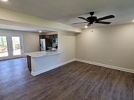 Charming Townhouse For You and Your Family  in Nicholasville, KY (Photo 6 of 7)