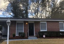 2 Bedrooms 2 Bathroom  Home  in Atlanta, GA (Photo 2 of 12)