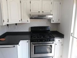 Beautiful 1 Bedroom 1.5 Bathroom  in Baltimore, MD (Photo 2 of 11)