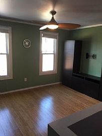 Beautiful 1 Bedroom 1.5 Bathroom  in Baltimore, MD (Photo 7 of 11)