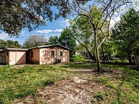 3 Bedrooms Housing and 1 Bathroom  in Tampa, FL (Photo 11 of 12)