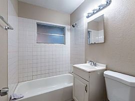 3 Bedrooms Housing and 1 Bathroom  in Tampa, FL (Photo 5 of 12)