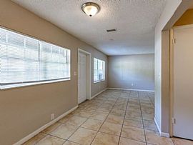 3 Bedrooms Housing and 1 Bathroom  in Tampa, FL (Photo 6 of 12)