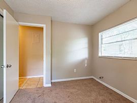 3 Bedrooms Housing and 1 Bathroom  in Tampa, FL (Photo 8 of 12)