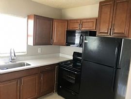 2 Bedrooms 1 Bathroom  in Tampa, FL (Photo 3 of 9)