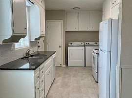 Good Looking House in Lubbock, TX (Photo 8 of 12)