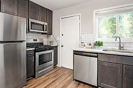 Beautiful and Spacious  $600 Mo in Atlanta, GA (Photo 7 of 8)