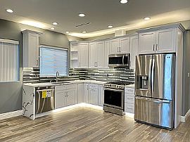 13745 Hart St, Van Nuys, Ca 9140 in Van Nuys, CA (Photo 4 of 7)