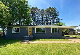 207 N Central Ave, Muscle Shoals, Al 35661 in Muscle Shoals, AL