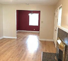 Charming 3 Bedroom Home in Sacramento, CA (Photo 4 of 12)