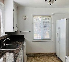 Charming 3 Bedroom Home in Sacramento, CA (Photo 8 of 12)