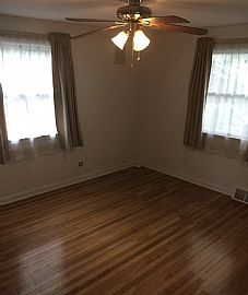 Spacious 3 Bedroom House. 1317 Fitzwatertown Rd, Roslyn, Pa 190 in Roslyn, PA (Photo 6 of 8)