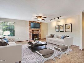 2bedroom Up For Rent in Phoenix, AZ (Photo 3 of 11)