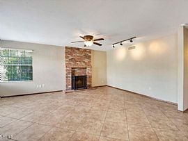 2bedroom Up For Rent in Phoenix, AZ (Photo 4 of 11)