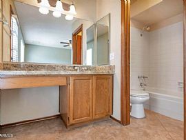 2bedroom Up For Rent in Phoenix, AZ (Photo 7 of 11)