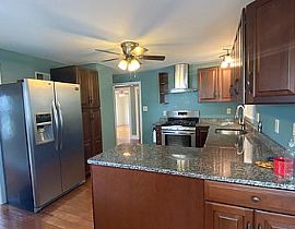 Lovely 2 Bedroom House. 1191 Centerville Rd, Warwick, Ri 02886 in Warwick, RI (Photo 10 of 12)