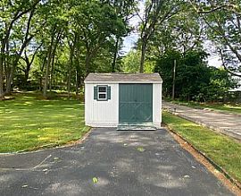 Lovely 2 Bedroom House. 1191 Centerville Rd, Warwick, Ri 02886 in Warwick, RI (Photo 3 of 12)