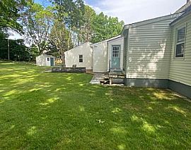 Lovely 2 Bedroom House. 1191 Centerville Rd, Warwick, Ri 02886 in Warwick, RI (Photo 4 of 12)