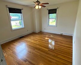 Lovely 2 Bedroom House. 1191 Centerville Rd, Warwick, Ri 02886 in Warwick, RI (Photo 5 of 12)