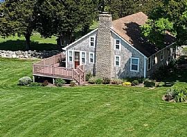 14 Pokanoket Trl, Warren, Ri 02885 in Warren, RI