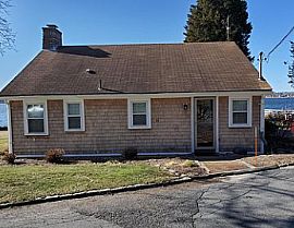 14 Pokanoket Trl, Warren, Ri 02885 in Warren, RI (Photo 2 of 7)