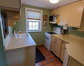 14 Pokanoket Trl, Warren, Ri 02885 in Warren, RI (Photo 5 of 7)