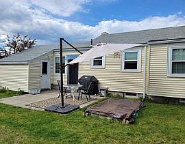 Awesome 3 Bedroom House. 43 Elm Dr, Cranston, Ri 02920 in Cranston, RI (Photo 2 of 10)