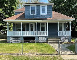 Peaceful Charming House. 52 Maplewood Ave, Warwick, Ri 02889 in Warwick, RI