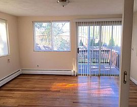 60 Edward Rd, East Greenwich, Ri 02818 in East Greenwich, RI (Photo 6 of 12)