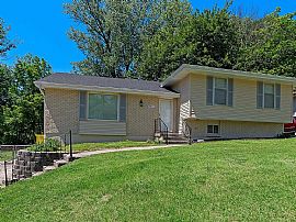 5016 N Wood Ridge Dr, Kansas City, Mo in Kansas City, MO (Photo 12 of 12)