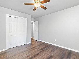 5016 N Wood Ridge Dr, Kansas City, Mo in Kansas City, MO (Photo 4 of 12)