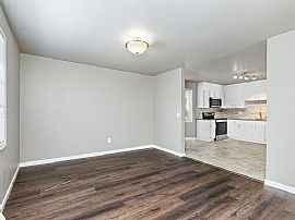 5016 N Wood Ridge Dr, Kansas City, Mo in Kansas City, MO (Photo 6 of 12)