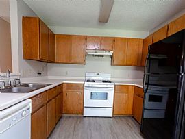 2 Bedrooms 2 Bathroom  in Austin, TX (Photo 4 of 12)