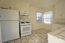 Cute and Great 2bed 1bath House in a Great Location in San Diego, CA (Photo 3 of 6)